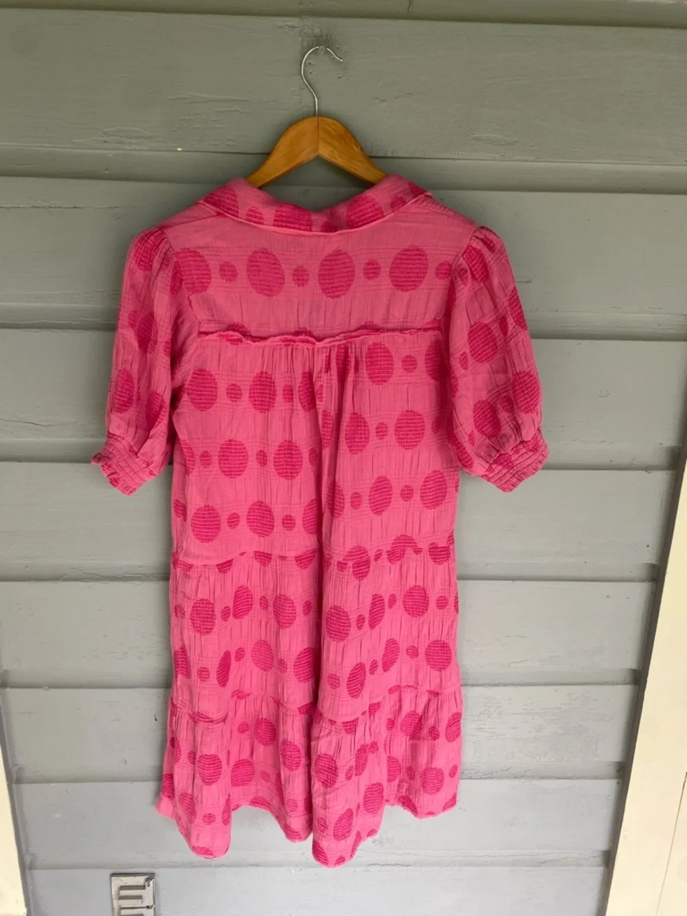 BNWT Rose Umgee Swiss Dot Jacquard tiered mini Dress w/ Smock Puff Sleeves - Picture 4 of 6